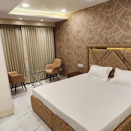 Ovel Hotel Лудяна Екстериор снимка