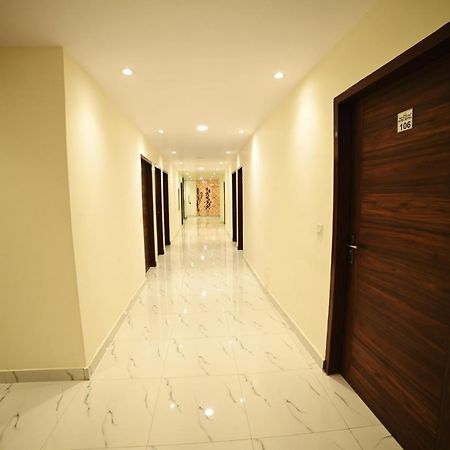 Ovel Hotel Лудяна Екстериор снимка