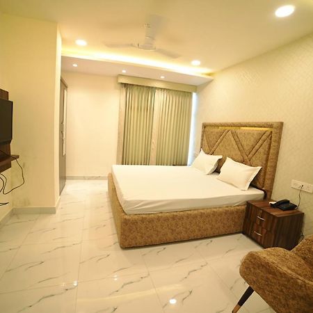 Ovel Hotel Лудяна Екстериор снимка
