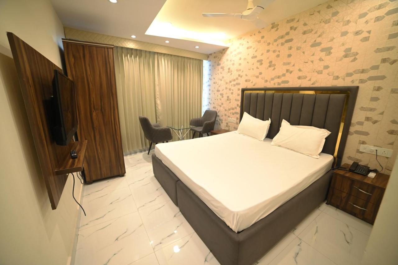 Ovel Hotel Лудяна Екстериор снимка
