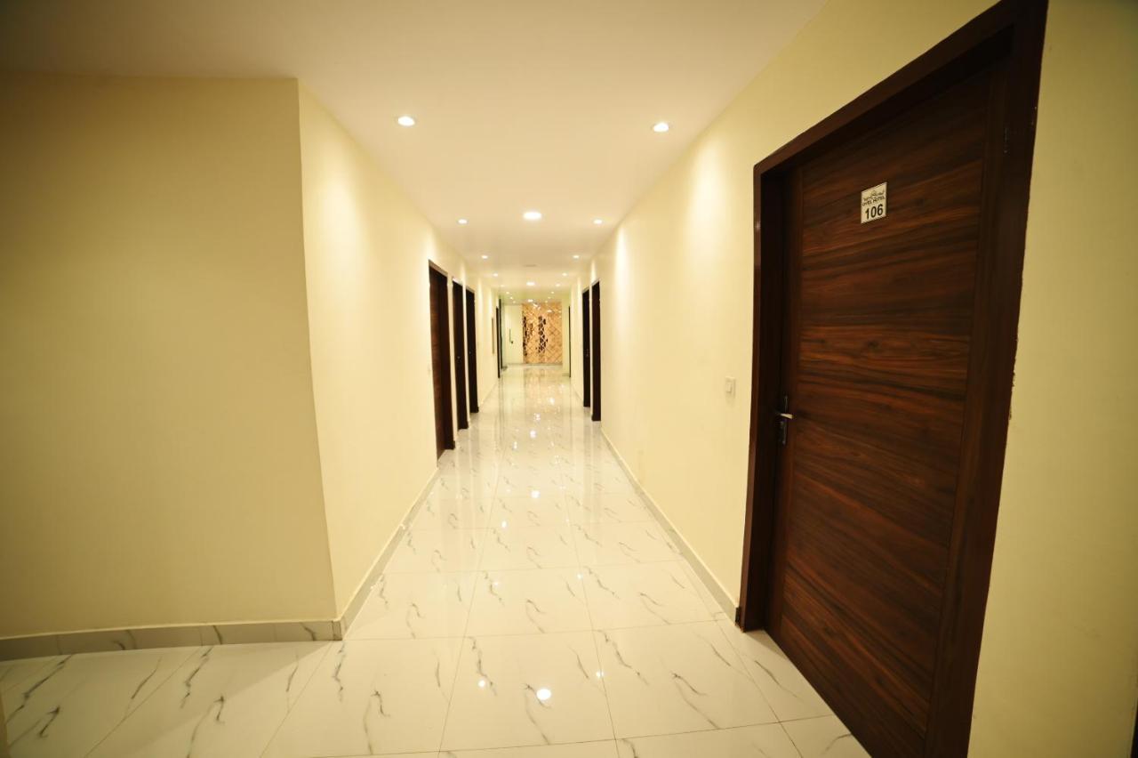 Ovel Hotel Лудяна Екстериор снимка